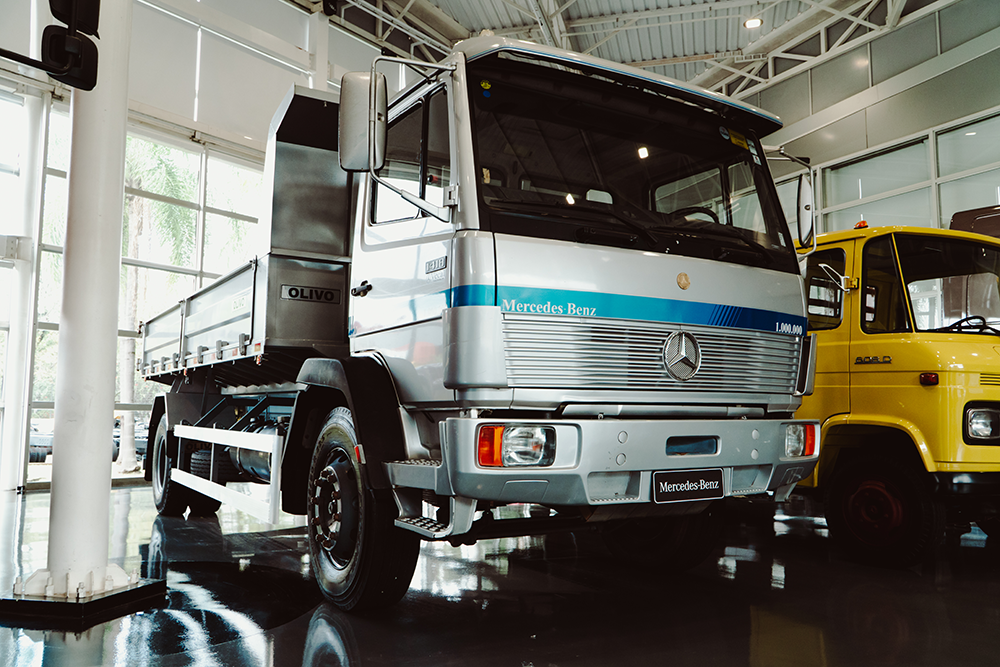 Caminhão 1 milhão da Mercedes-Benz permanece com o mesmo dono há 34 anos
