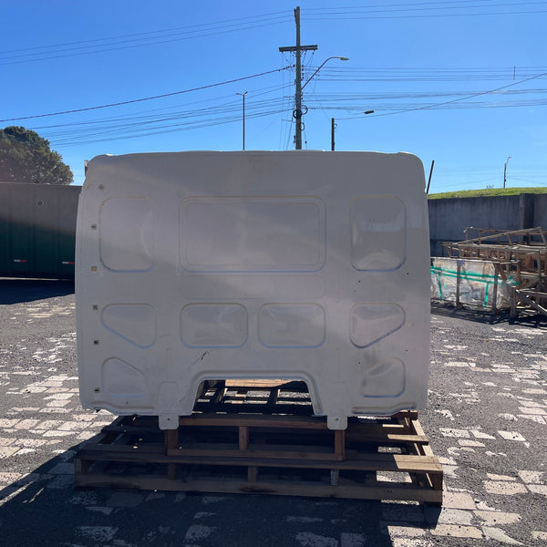 Cabine Volvo VM Leito com Portas Ano 2022 - Para Peças