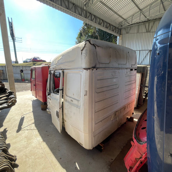 Cabine Mercedes-Benz 1938LS 2003 - Para Peças