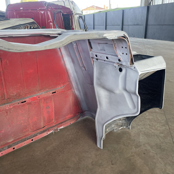 Capô Scania De Lata 112HW/113 C/ Para lamas De Fibra (Reformado)