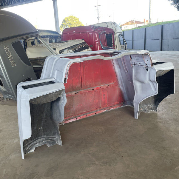Capô Scania De Lata 112HW/113 C/ Para lamas De Fibra (Reformado)