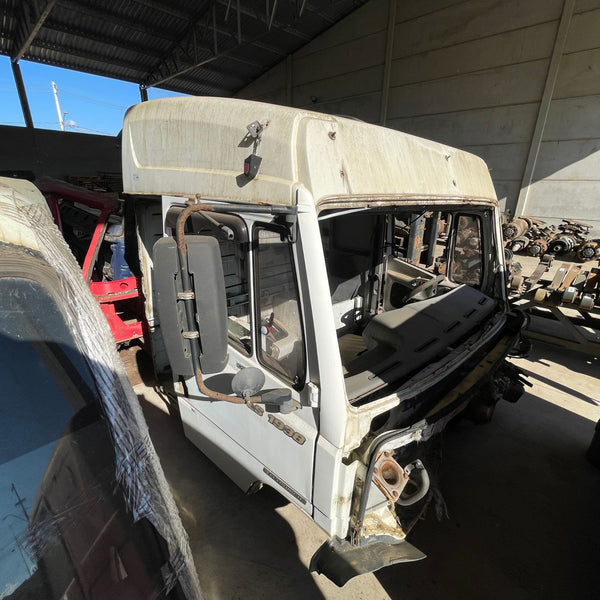 Cabine Mercedes-Benz 1938LS 2003 - Para Peças