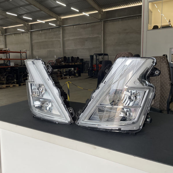Farol Lado Esquerdo e Lado Direito Volvo FH NEW
