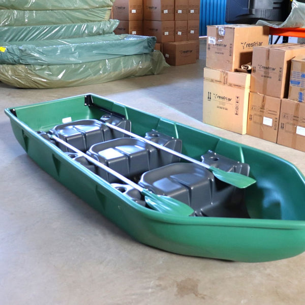 Barco Pescador em Plástico Para 3 Lugares 2 Remos