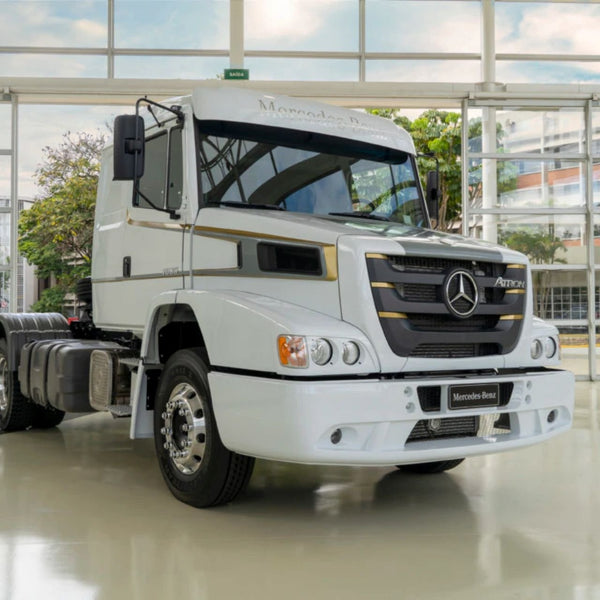 Para-choque Mercedes-Benz Atron 1635 - Fibra