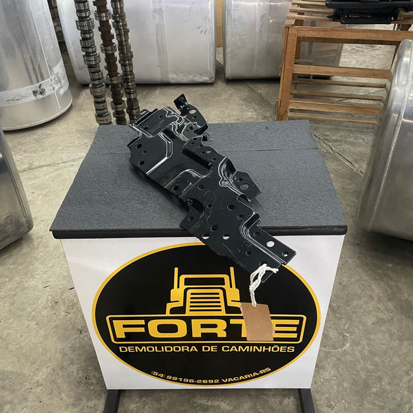 Suporte para Bojo de Farol – Volvo FM4 | Código: 84228517