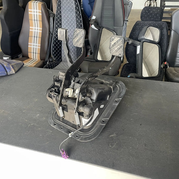 Pedaleira Completa – Cód. 22984185 | Aplicação: Volvo VM 210