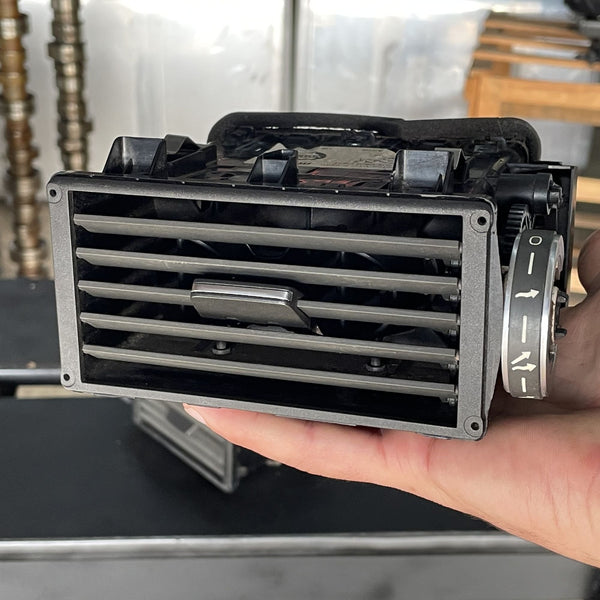 Difusor de Ar Original – Volvo FH New Lado Direito | Cód. 82348422