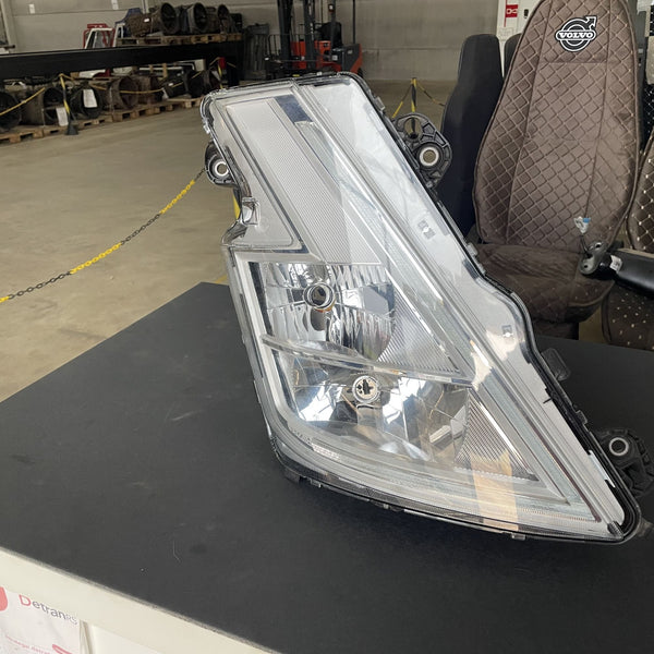 Farol Lado Esquerdo e Lado Direito Volvo FH NEW