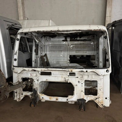 Cabine Mercedes-Benz Atego Leito – Versão com Teto Baixo