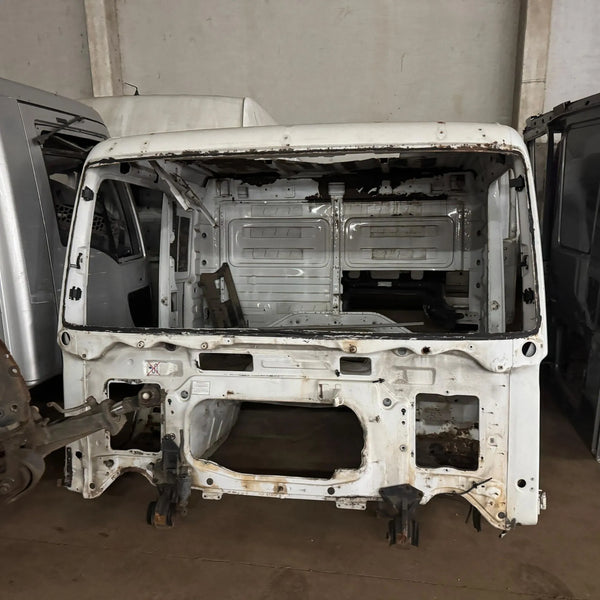 Cabine Mercedes-Benz Atego Leito – Versão com Teto Baixo