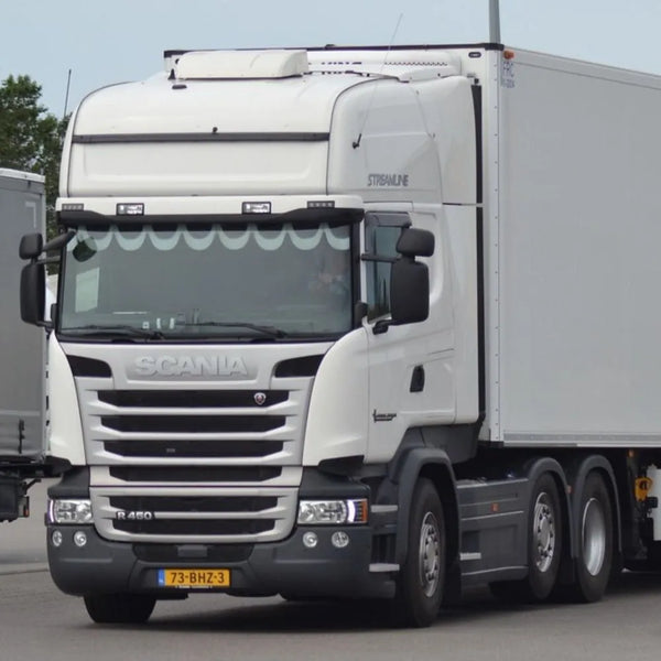 Lâmina Tapa Sol Scania P G R Highline Streamline 2014 até 2018 - 2 Marias (Com Furação para Farois Auxiliares)