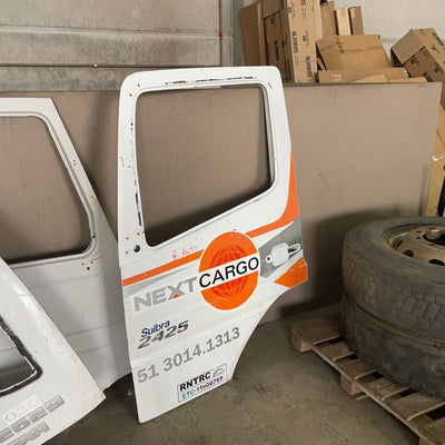 Porta Lado Esquerdo - Mercedes Benz Atego/Axor Maçaneta Fina - Código 9737203105
