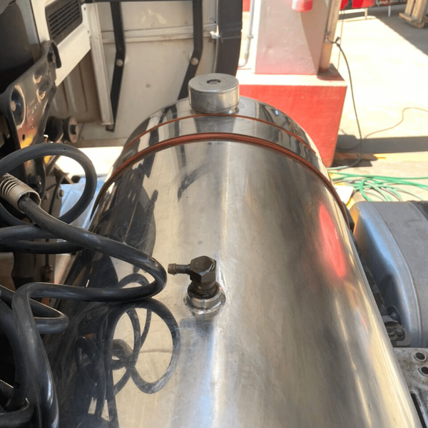 Tanque Plataforma Adicional Arla 155/190/235/260 Litros - Com Tampa Antivazamento