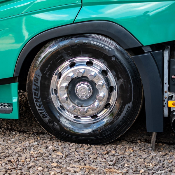Kit Moldura Esportiva Paralama Volvo New FH 30 Anos Original