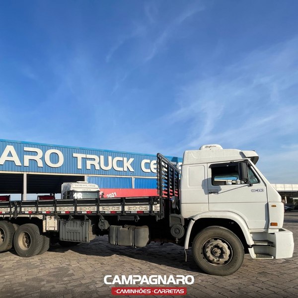 Calha de Chuva Volkswagen 7.90 7.110 8.120 8.150 9.150 17.210 18.310 Titan Tractor - Sem Recorte para Tirante