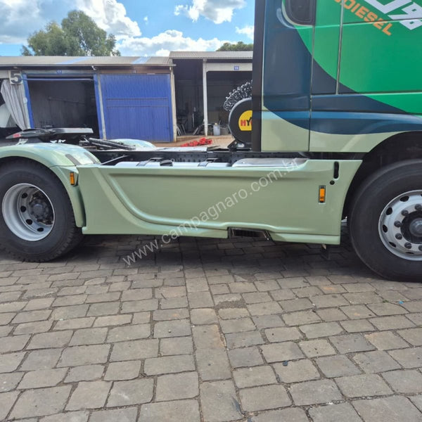 Carenagem Side Skirt Lateral New DAF XF 6x4 - Entre eixo 3475 mm e 3600 mm - Fibroplast