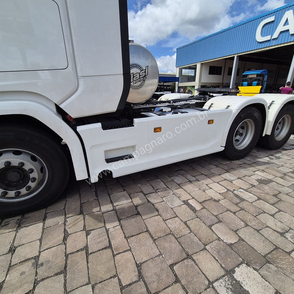 Carenagem Side Skirt Lateral Scania NTG Entre eixo 3150 mm/3350 mm/3550 mm/3600 mm Escapamento Lado Esquerdo - Boff