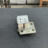 Dobradiça Porta Inferior Com Limitador Lado Direito – Iveco Strallis – Código 99442507