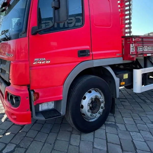 Paralama Estribo Mercedes-Benz Atego 2005 a 2023
