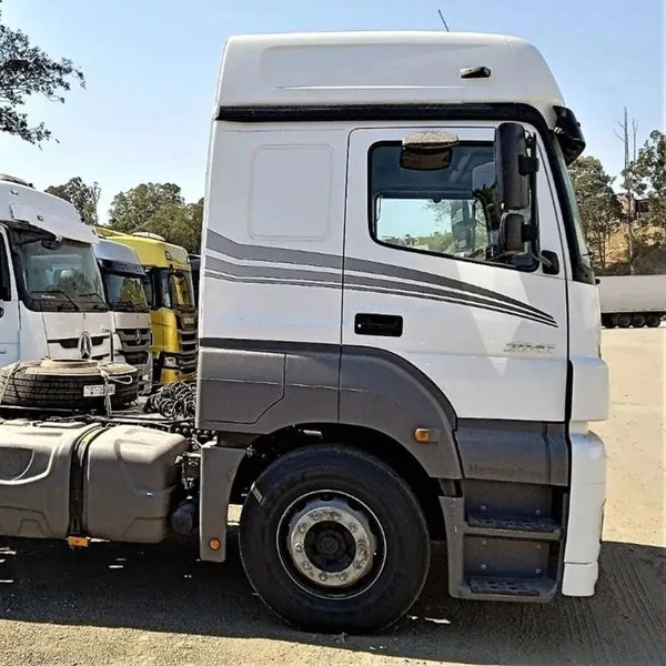 Estribo Mercedes-Benz Axor 2544 - Fibra