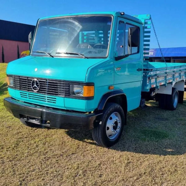 Grade Frontal Central Mercedes-Benz 709