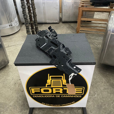 Suporte para Bojo de Farol – Volvo FM4 | Código: 84228517