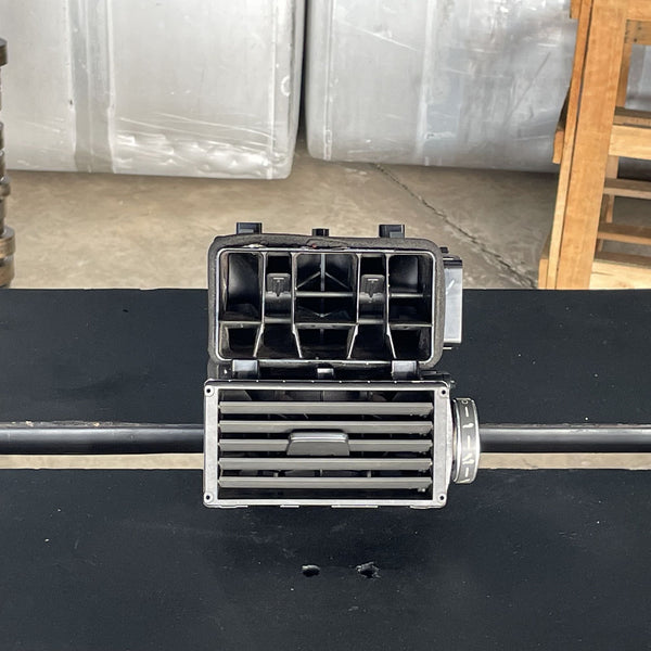 Difusor de Ar Original – Volvo FH New Lado Direito | Cód. 82348422