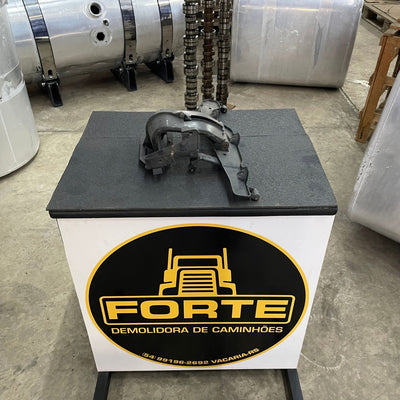 Dobradiça do Defletor Frontal Lado Direito - Scania Série 4 - Código: 1726851