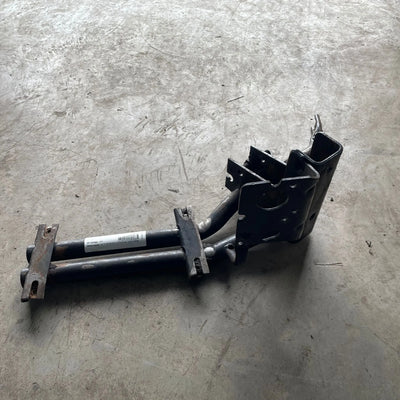 Suporte Estribo Inferior LD Volvo FH até 2003
