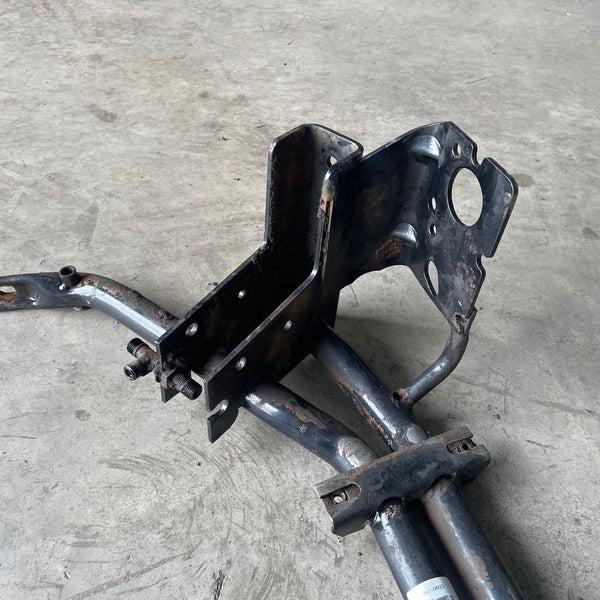 Suporte Estribo Inferior LD Volvo FH até 2003