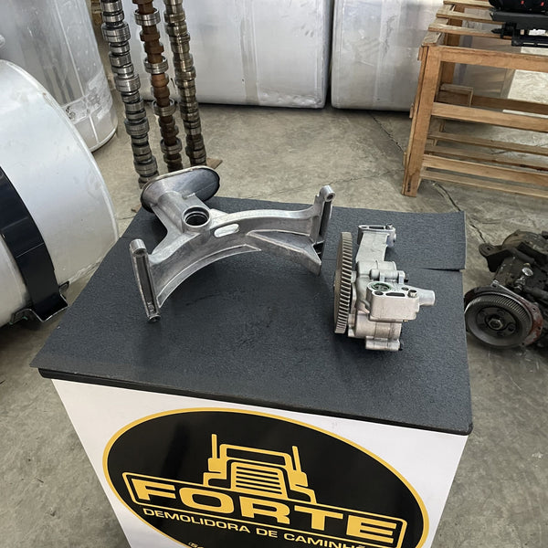 Bomba de Óleo do Motor com Peneira - Scania T124