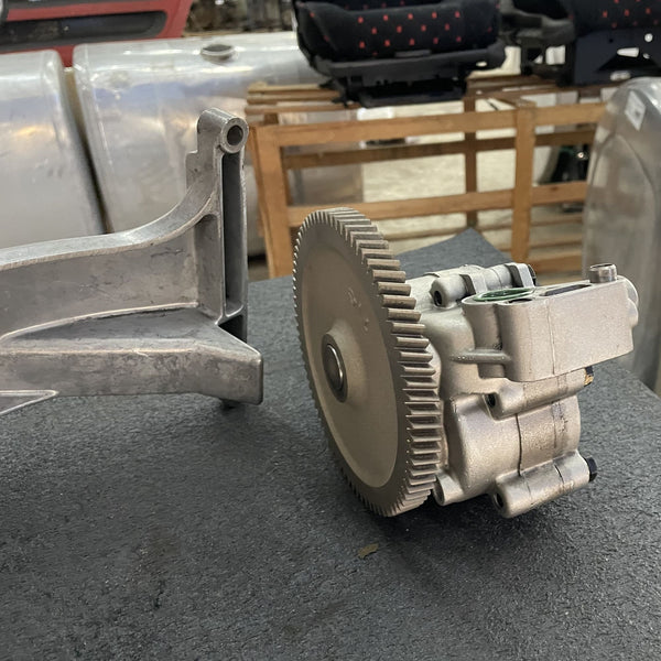 Bomba de Óleo do Motor com Peneira - Scania T124