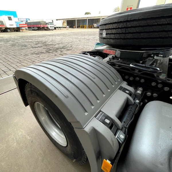 Meio Para-lama Mercedes Actros Axor Dianteiro Dir/Esq