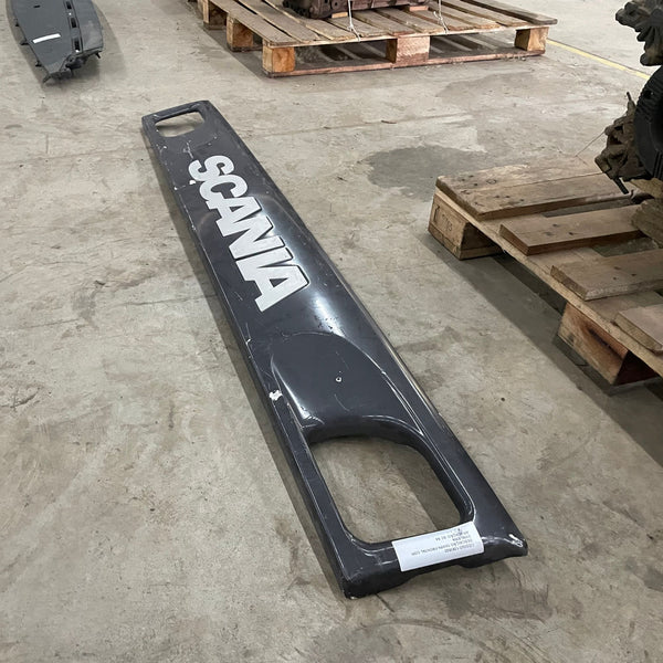 Grade Frontal com Emblema Scania Série 5