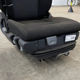 Banco A AR Dianteiro Direito Carona Iveco Strals 2010 (em Tecido Preto/Cinza)