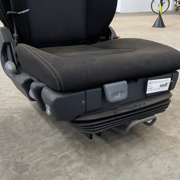 Banco A AR Dianteiro Direito Carona Iveco Strals 2010 (em Tecido Preto/Cinza)