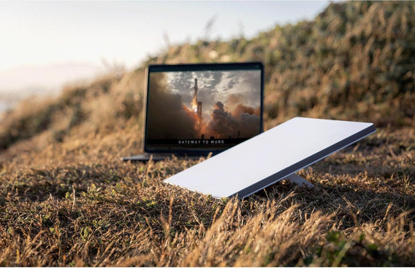 Starlink Mini instalada com vista do ceu