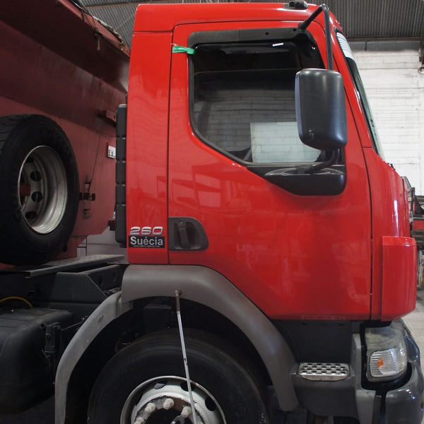 Capa Farol Volvo VM
