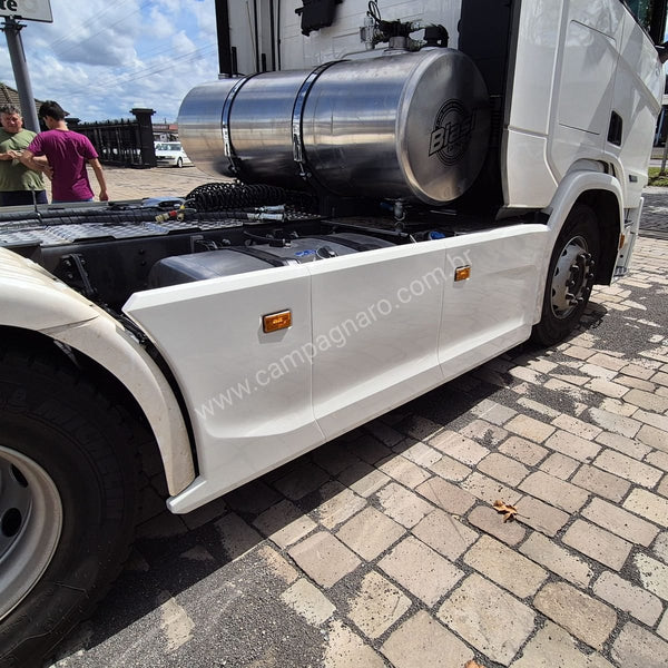 Carenagem Side Skirt Lateral Scania NTG Entre eixo 3150 mm/3350 mm/3550 mm/3600 mm Escapamento Lado Esquerdo - Boff