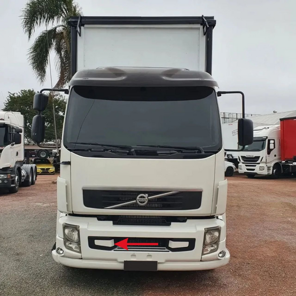 Tampa do Para-choque Volvo VM ano 2014 acima