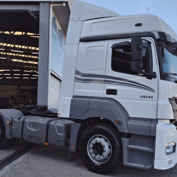Estribo Mercedes-Benz Axor 2540 / 2544 - VEDL