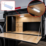 Luminária LED ASX 72 LEDs instalada no teto de uma caixa de comida de caminhão