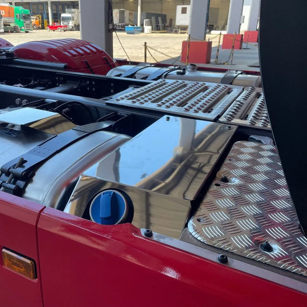 Acabamento de Inox do Tanque do Arla 80 Litros Scania NTG